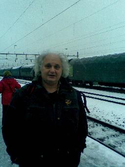 Göran Greider vid tågstationen i Falun vintern 2008