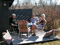 Åke, Anders och Anna-Lisa (och jag) hade lunchmys i solen i Njurunda förra helgen