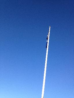 Inte ens en endaste liten vindpust så flaggan fick vila i dag. :-)
