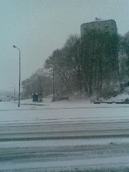 "Snödjupet" kl. 08 vid busshållslatsen vid Henriksdal